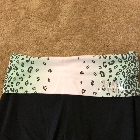 Pink yoga pants - Picture 3 of 4